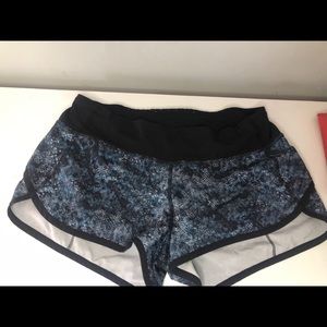 Lululemon Speed Up short 2.5